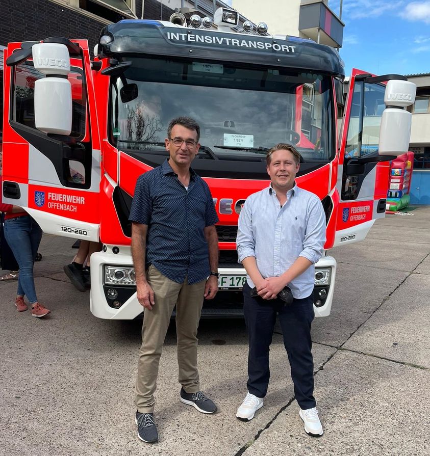 Berufsfeuerwehr und Freiwillige Feuerwehren Offenbach feiern Jubiläum nach.